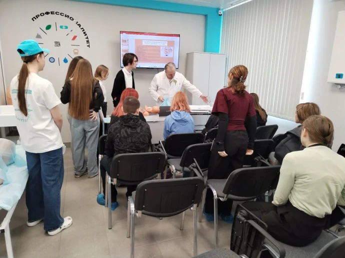 Горизонты будущего: Омские школьники выбирают профессию в сфере здравоохранения. 1
