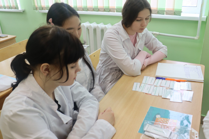 Будущие медицинские сотрудники учатся работать в команде! 1