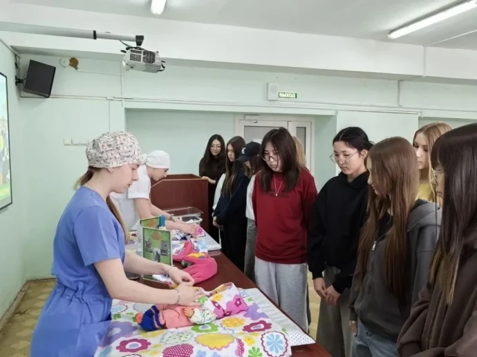 Горизонты будущего: Омские школьники выбирают профессию в сфере здравоохранения. 8